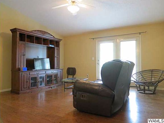 4th image of 120 15th St E APT 322