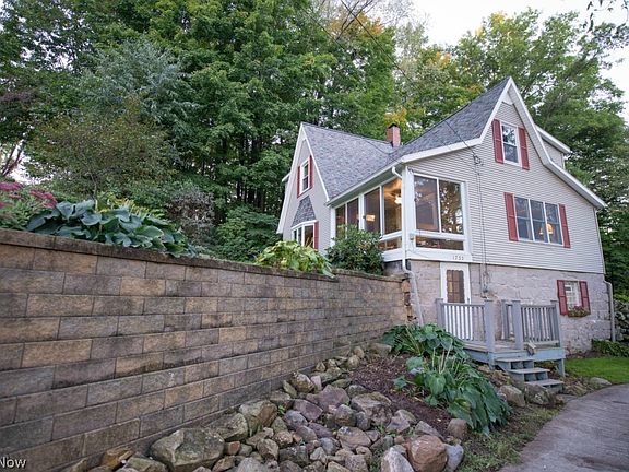 2nd image of 1733 Maple Hill Dr