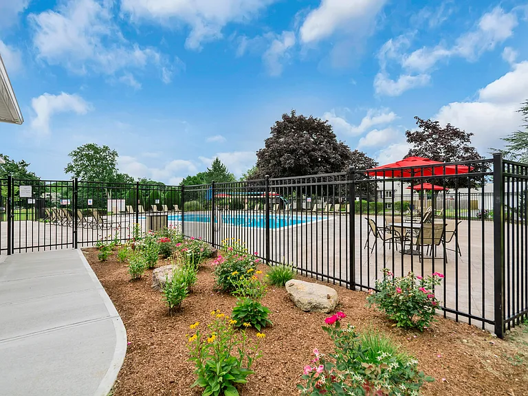 Bayside Country Club Apartments — Photo 9