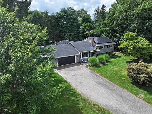24 Sharon Rd Photo 1