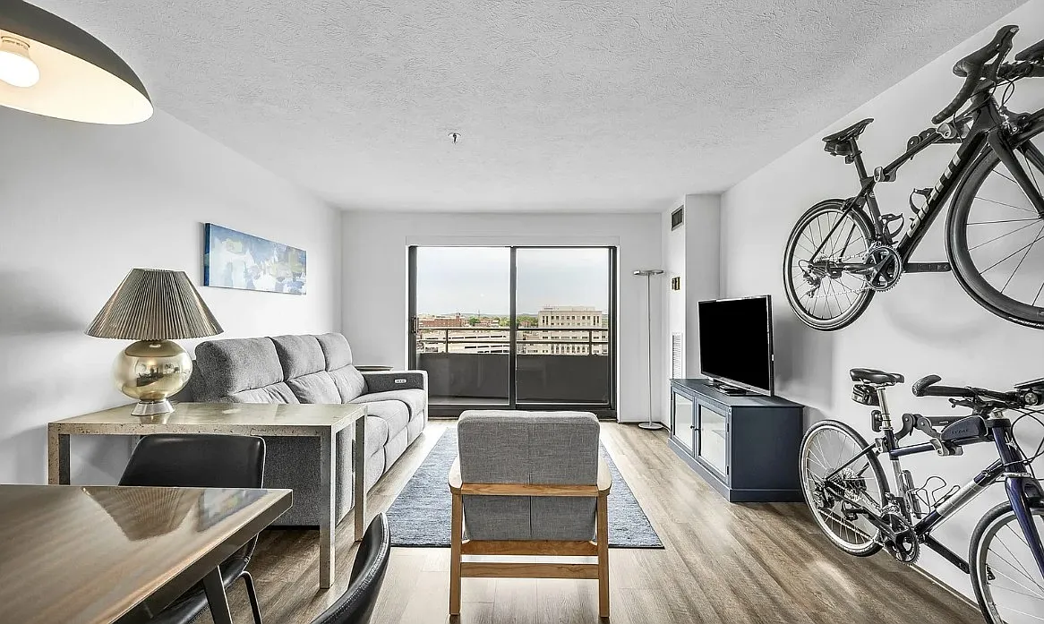 1 bed, 1.5 bath, 738 sqft, $2,000 — Photo 2