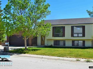 2201 Kilmary Dr, Rawlins, WY 82301