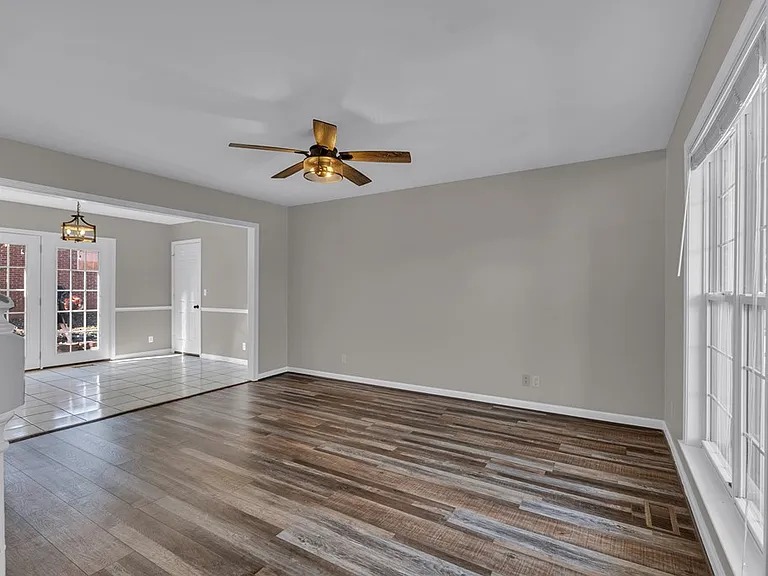 62 Eastgate Cir — Photo 10