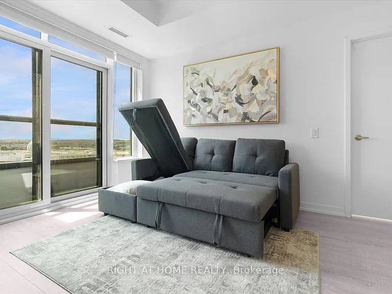 2485 Eglinton Ave W #1401 — Photo 32