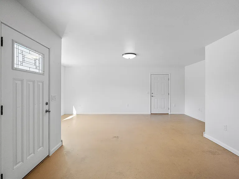 1594 Madeline St #B — Photo 3
