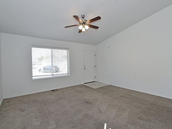 4th image of 452 Old Maple Ct