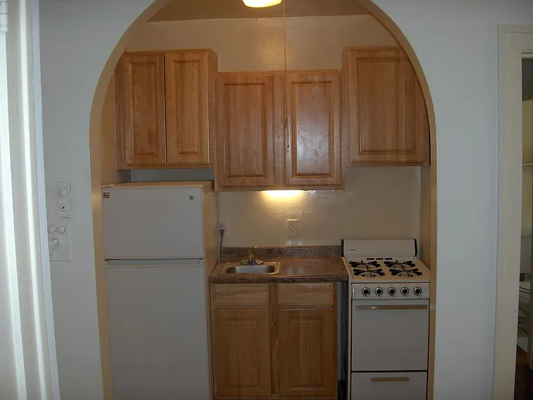 816 Simpson St — Photo 9