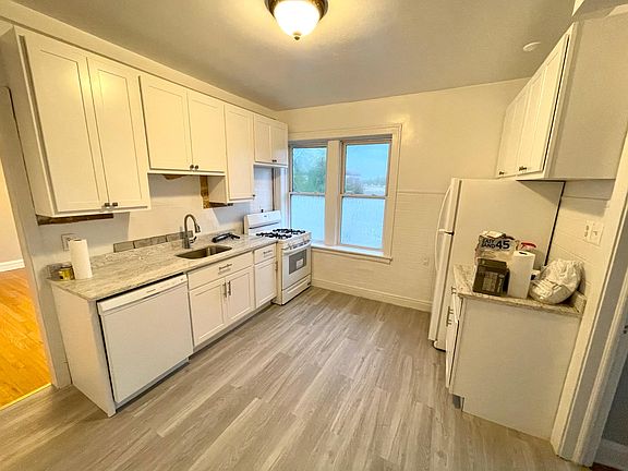 Brand new kitchen with dishwasher.
