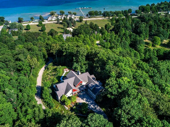 5566 S Spyglass Ridge Dr, Suttons Bay, MI 49682