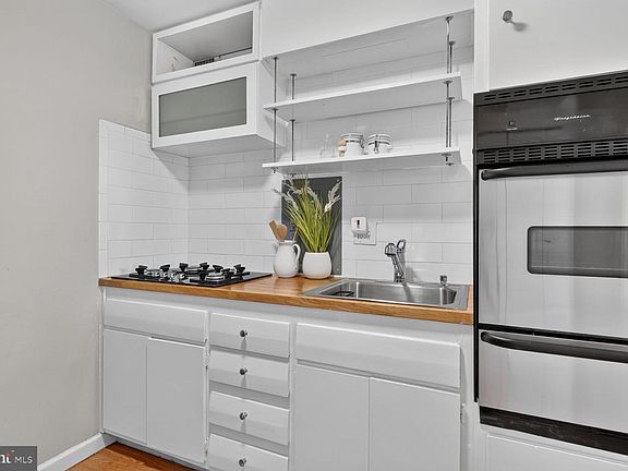 3rd image of 730 24th St NW APT 512