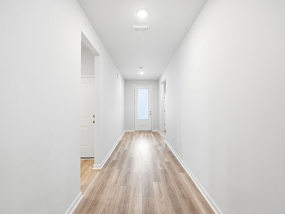 5th image of 503 Carters Grove Ln