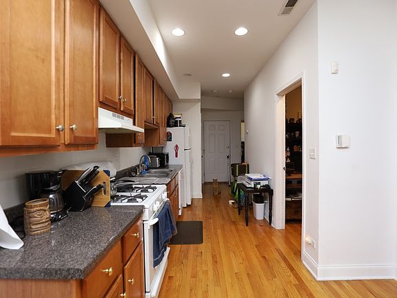 5th image of 1821 N Sheffield Ave #H