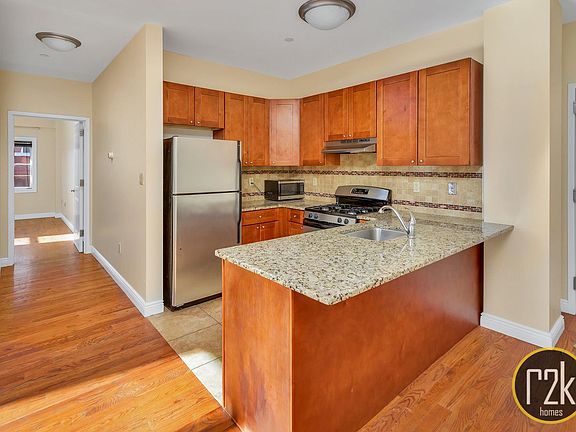 2nd image of 1203 Jackson Ave APT 4D