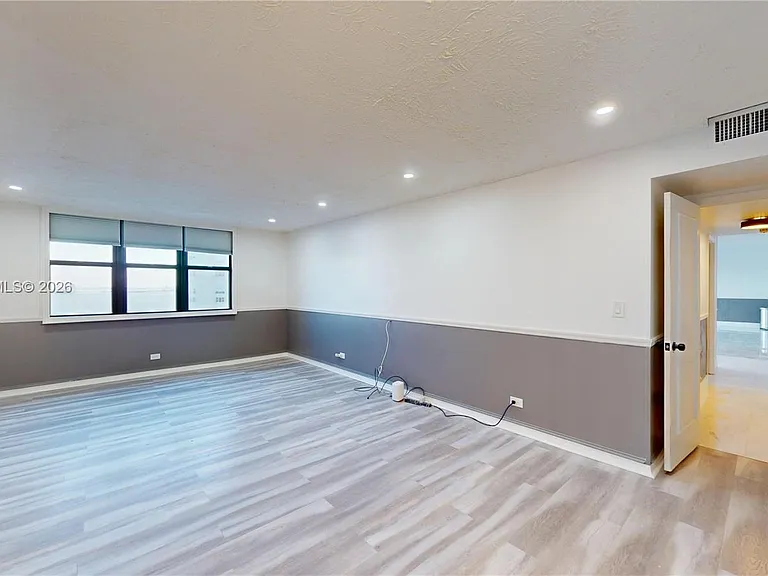 1800 NE 114th St #1705 — Photo 14