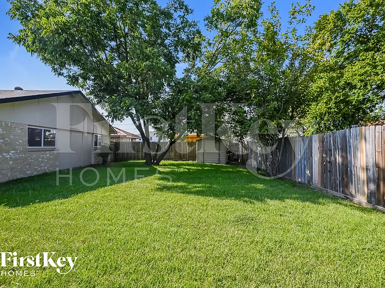4906 Stagecoach Ln — Photo 14