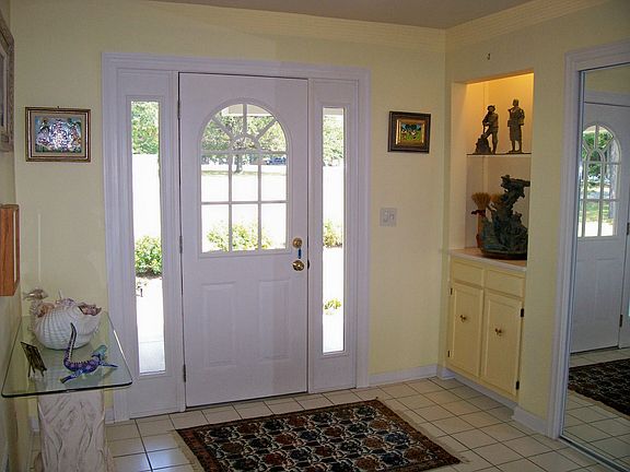 Foyer - spacious entry