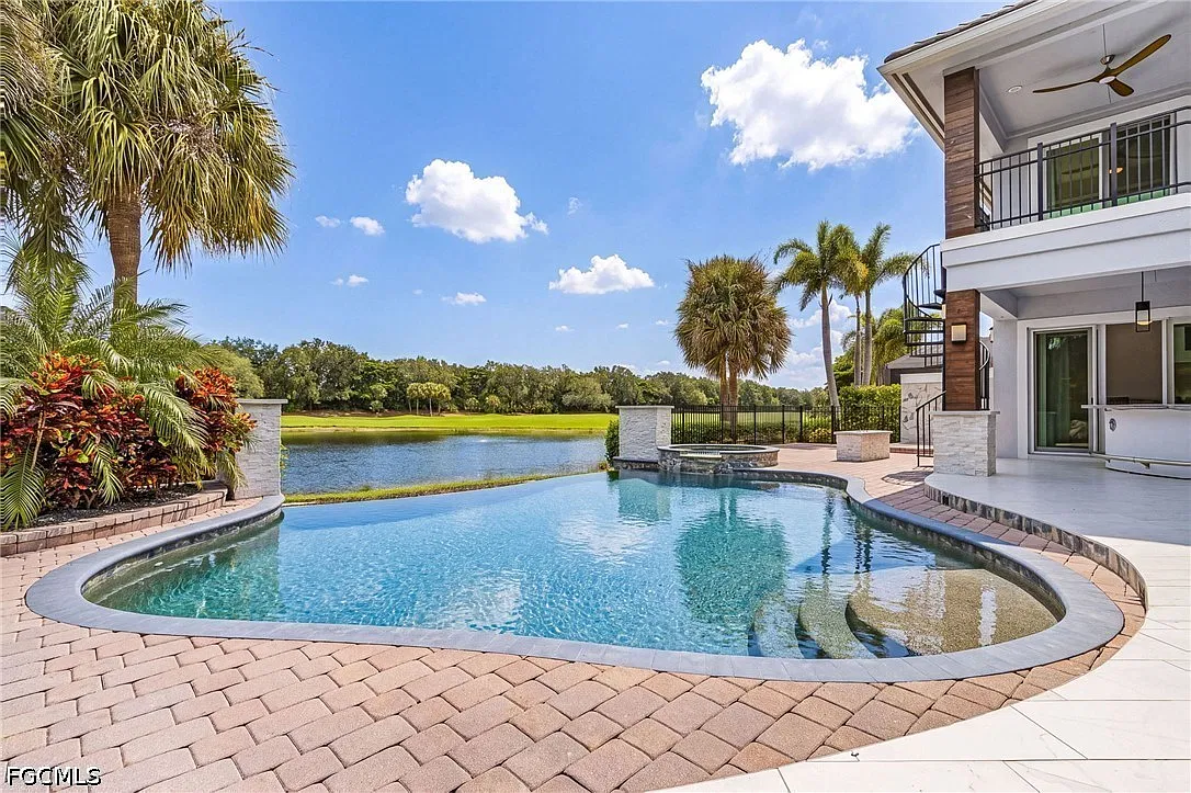 5 bed, 5.0 bath, 3767 sqft, $14,000 — Photo 2