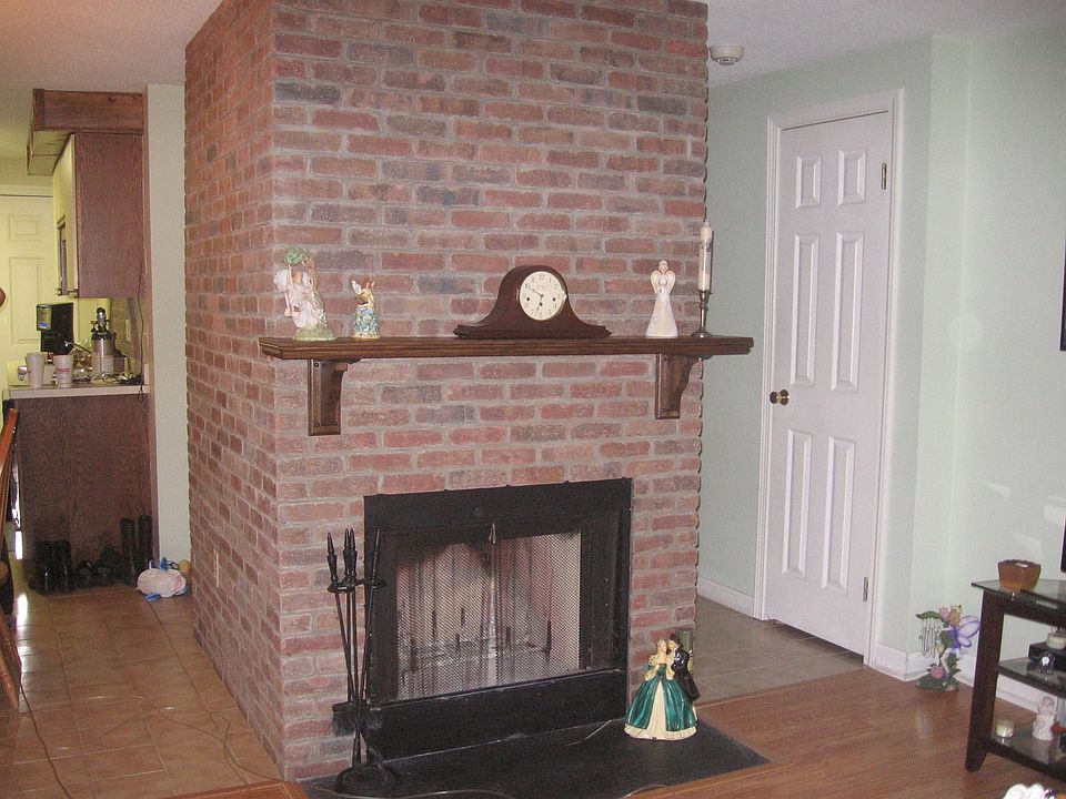 2nd image of 3239 E Main St #4D