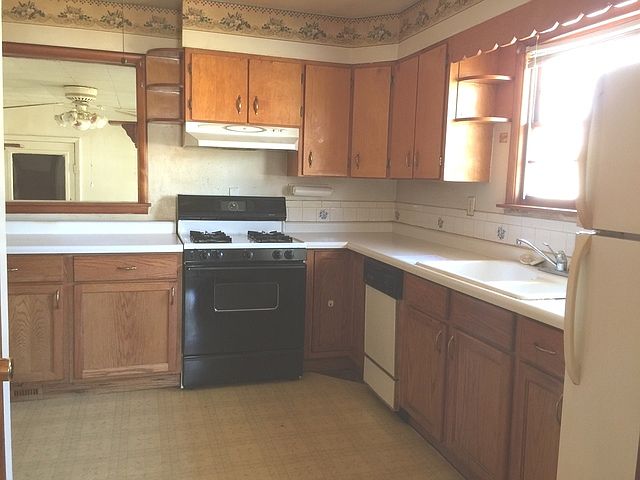 2nd image of 1302 Flock Ave