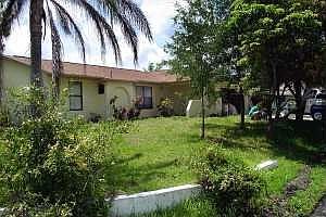 Curb View 1397 Round Hill