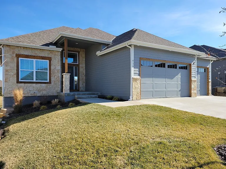 418 Freemont Dr — Photo 1