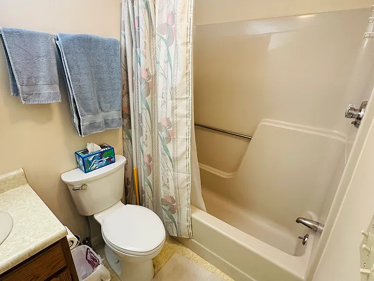 105 E Grand Ave #3 — Photo 7