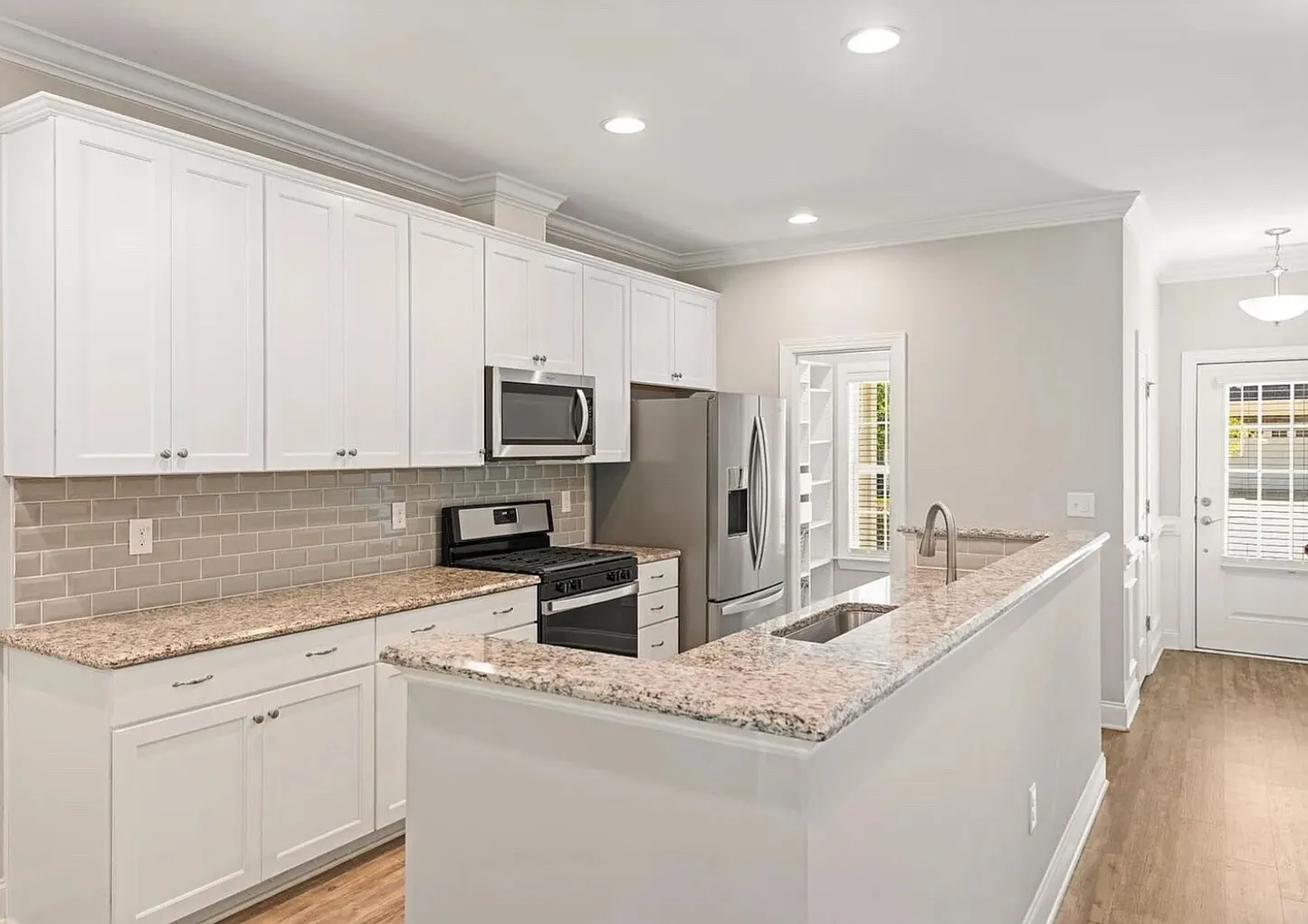 629 Barneswyck Dr — Photo 4