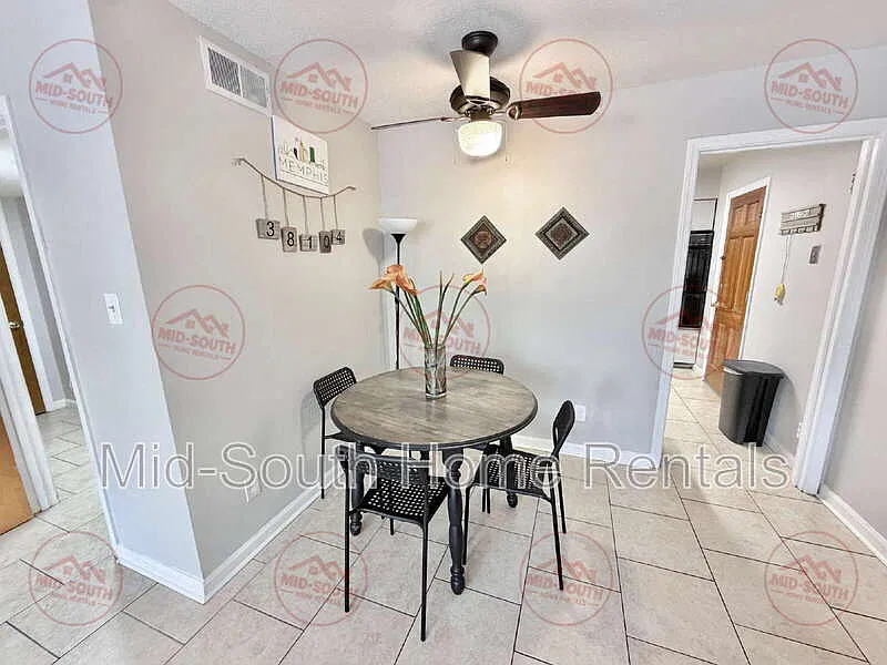 2 bed, 1.5 bath, $800 — Photo 4