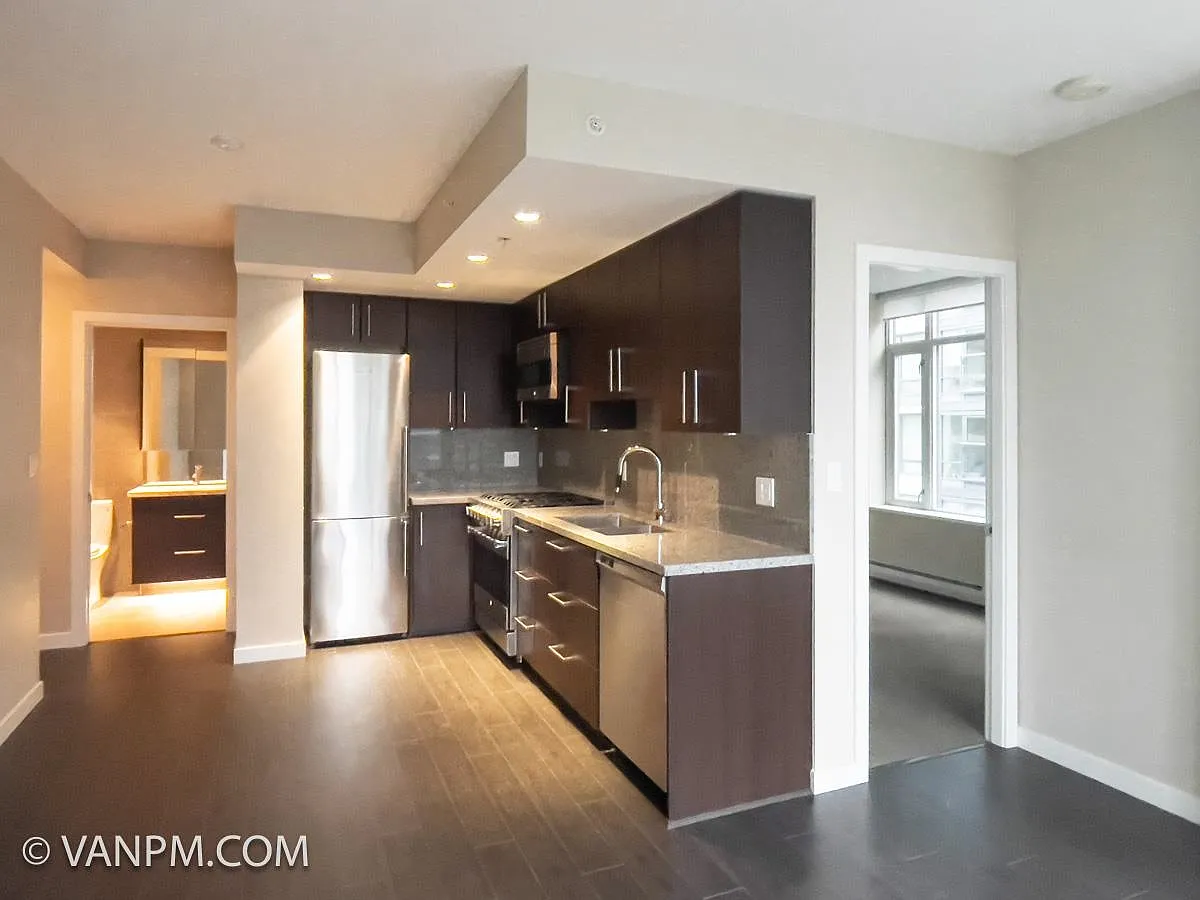 Building Photo - 1708 Columbia St #804