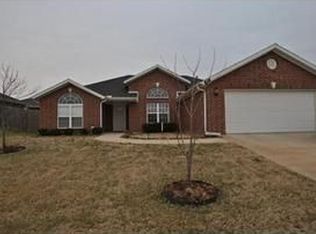 421 Dewberry Ln, Centerton, AR 72719