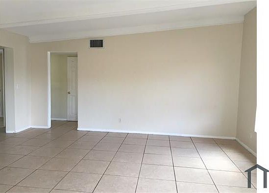 3rd image of 1040 NE 15th Ave