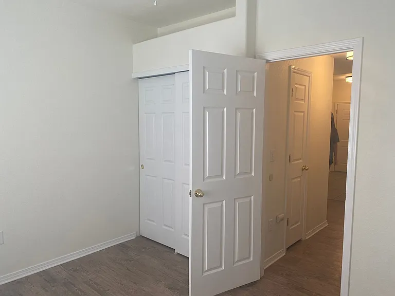 3040 Mandalay Grv #5 — Photo 8