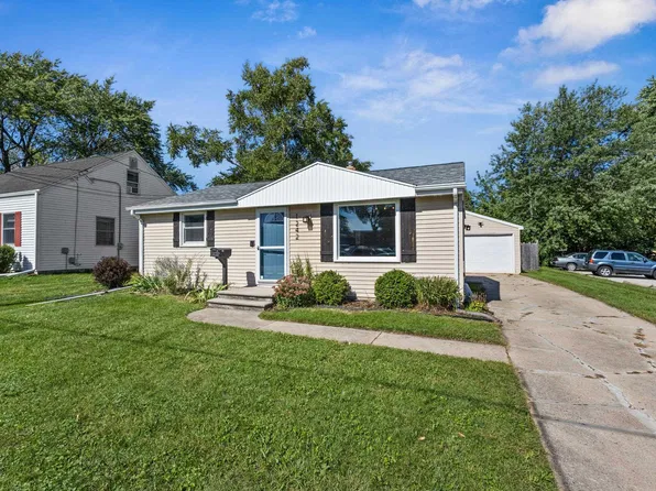 1242 Lore Ln, Green Bay, WI 54303