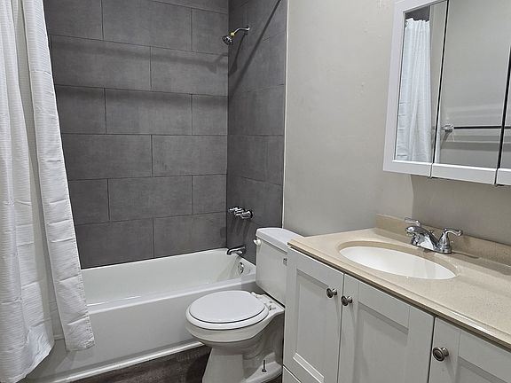 5th image of 409 N Los Robles Ave APT 14