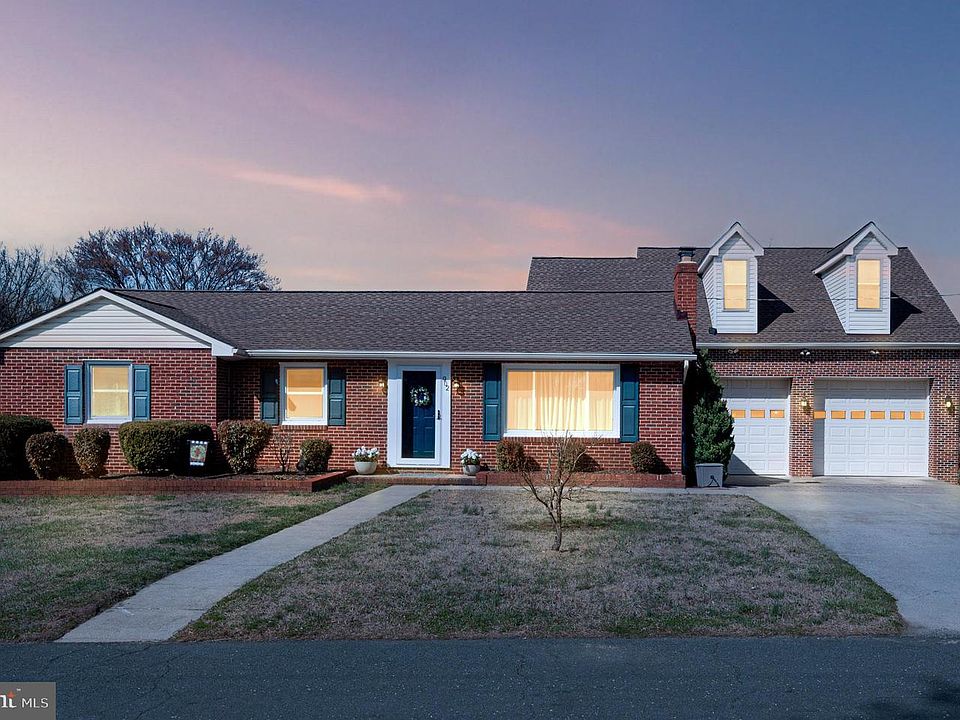 1st image of 902 Hillcrest Rd