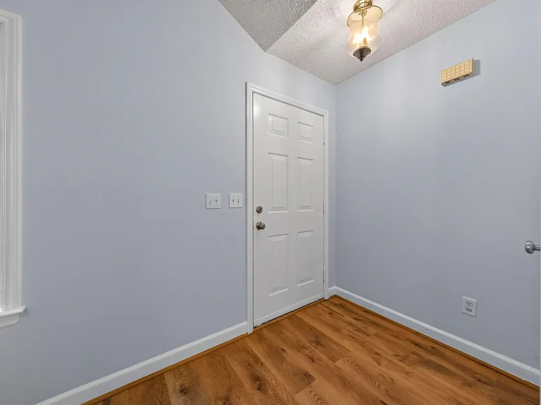 1249 Skyview Dr — Photo 6