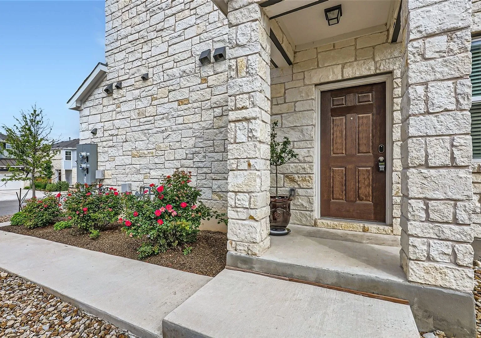 Spacious 4BR Condo in Leander — Photo 2