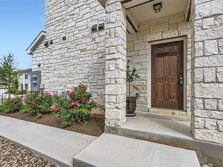 2233 Rocoso Trl — Photo 2