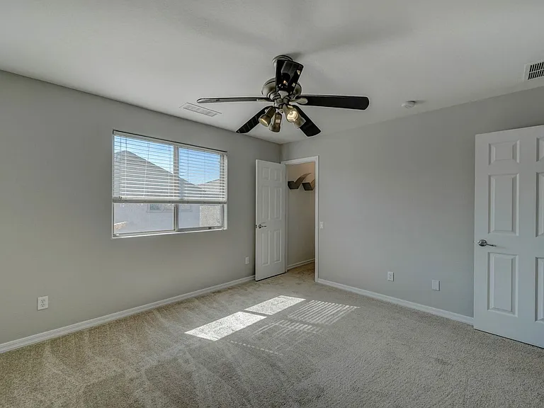 2143 W Marconi Ave — Photo 19