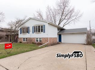 3529 36th St, Moline, IL 61265