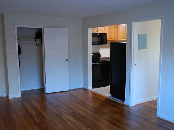 3rd image of 1307 N Irving St APT 103