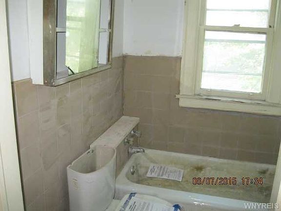 4th image of 1906 Whitney Ave