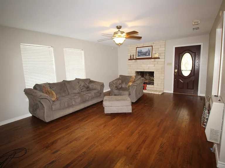 7731 FM 857 — Photo 6