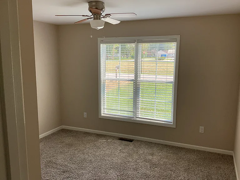 107 Sunset Ave — Photo 8