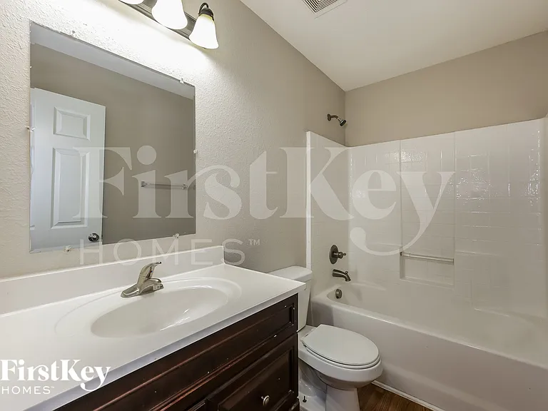 607 Lentisco Dr — Photo 13