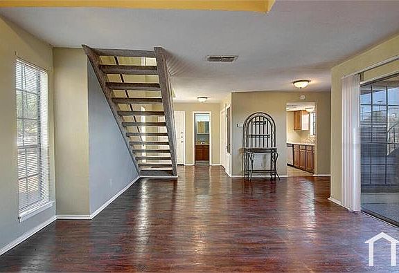 3rd image of 2314 Capitan Dr APT D