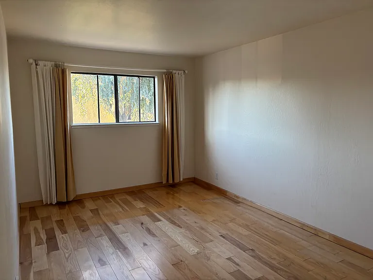 823 Phoenix Ln — Photo 10