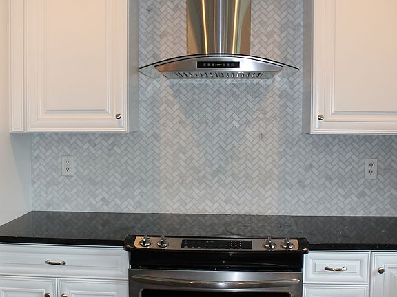 4th image of 12 Whitewood Cir