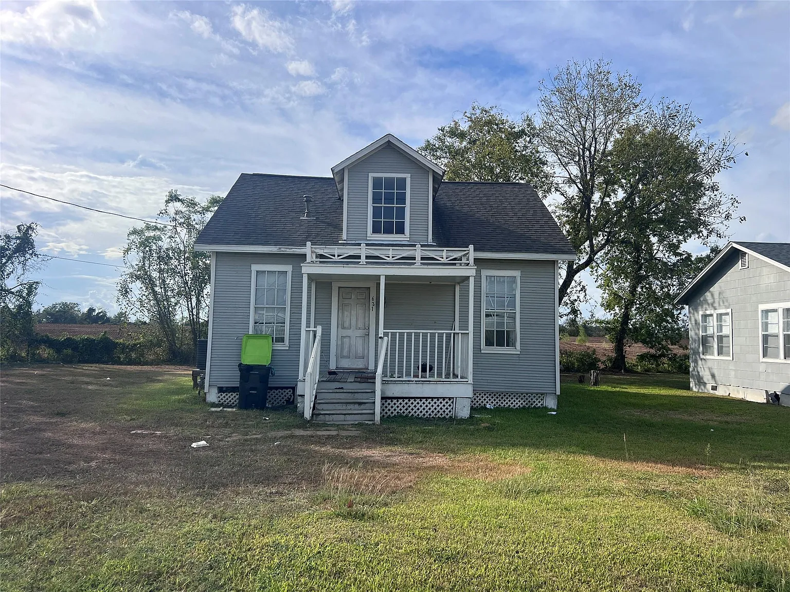 3 bed, 1.0 bath, 1272 sqft, $1,100 — Photo 3