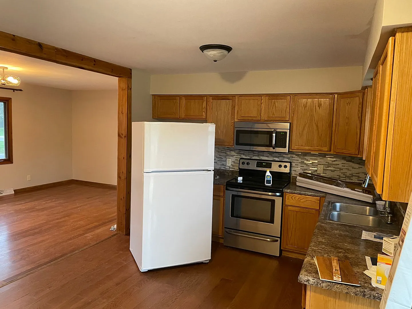 3 Bedroom Ranch Home with Large Fenced in Yard!! — Photo 2